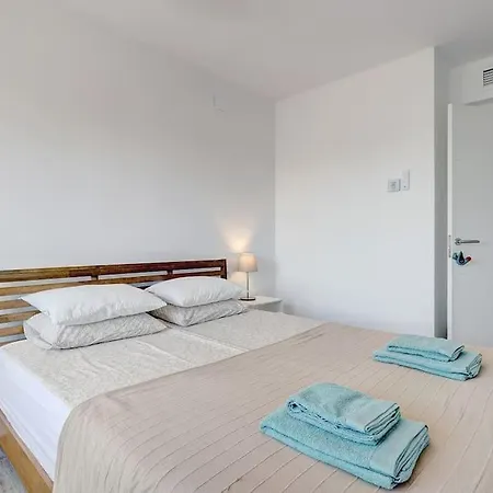 Exquisite Penthouse In Guadalmina, Apartment Marbella