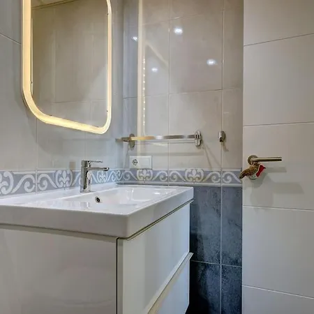 Exquisite Penthouse In Guadalmina,