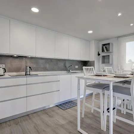 Exquisite Penthouse In Guadalmina, Apartment