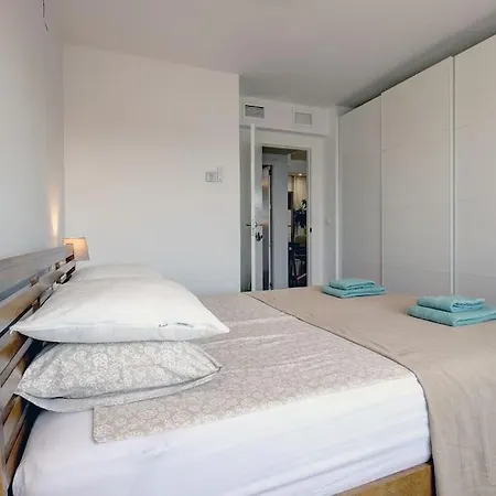 Exquisite Penthouse In Guadalmina,
